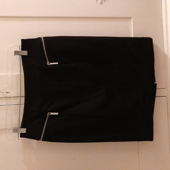 Michael Kors Dresses & Skirts - Michael Kors black skirt Sz 6